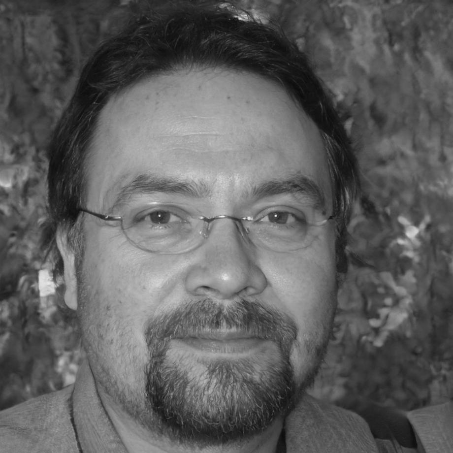 Portrait de Fabien Delorme, expert en optimisation budgétaire